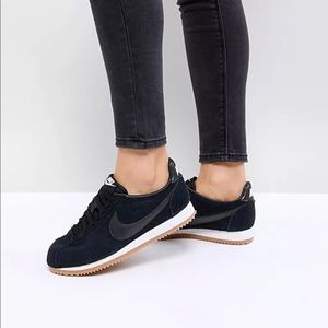 Nike Women’s classic suede Cortez